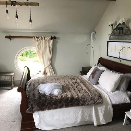 The Jockey Room Hideaway Spurstow Екстериор снимка