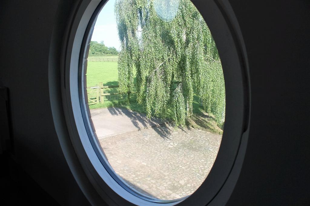 The Jockey Room Hideaway Spurstow Екстериор снимка