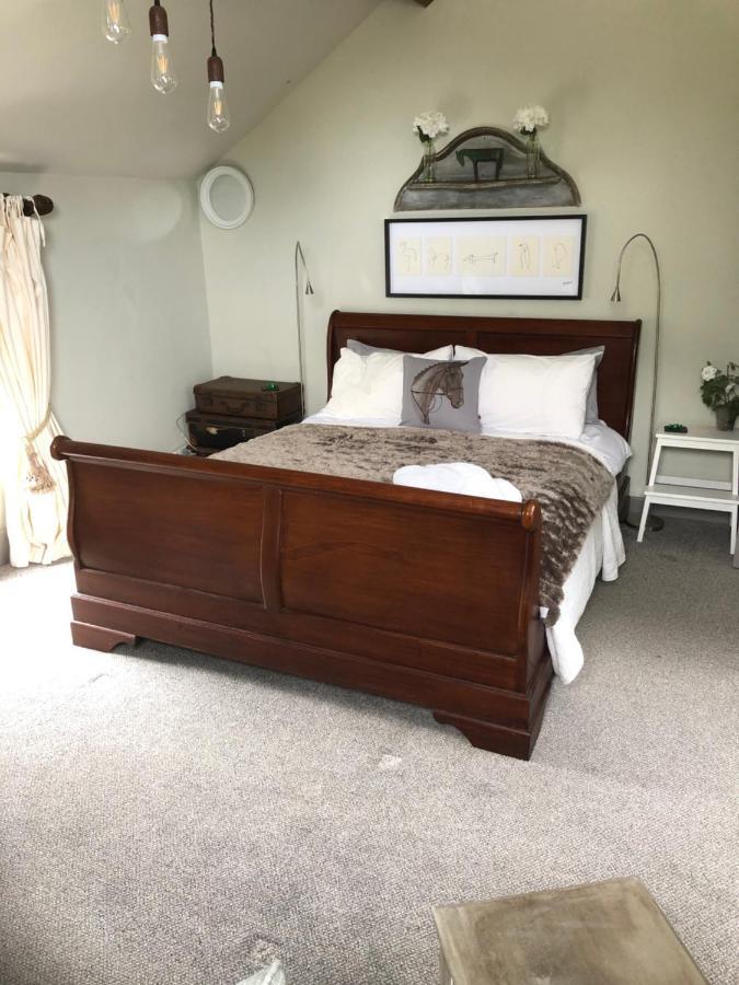 The Jockey Room Hideaway Spurstow Екстериор снимка